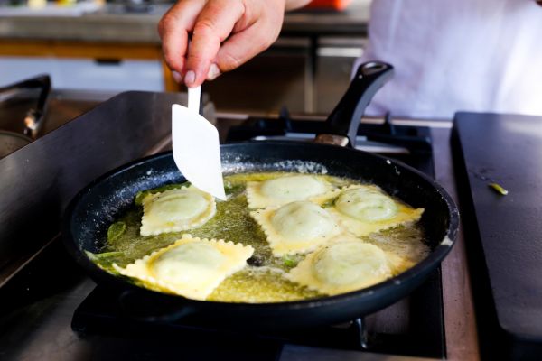 Cavolo Nero ravioli met ansjovisboter