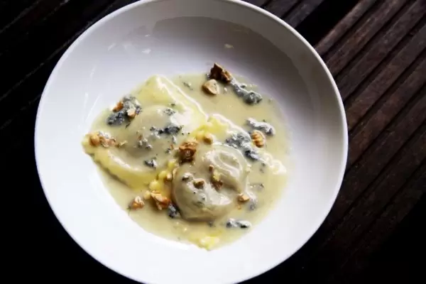 Radicchio ravioli met gorgonzola