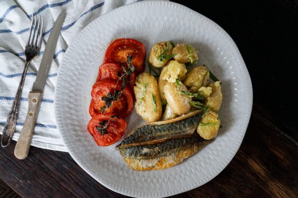 Makreel met krieltjes en geroosterde tomaten