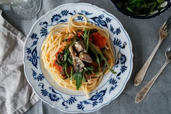 Spaghetti met pittige sardientjes