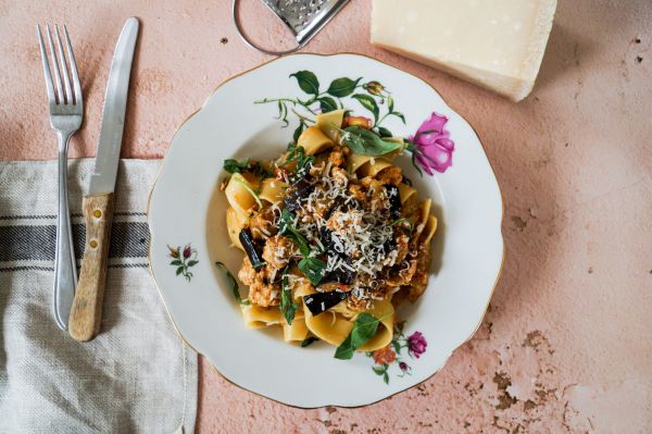 Pappardelle met kalkoensgehakt en aubergine