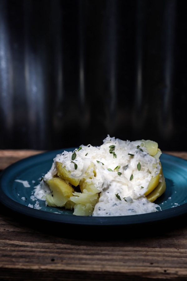 Lindenhoff X Bistro Flores | Gepofte aardappel met een saus van schapenyoghurt en Texelse schapenkaas